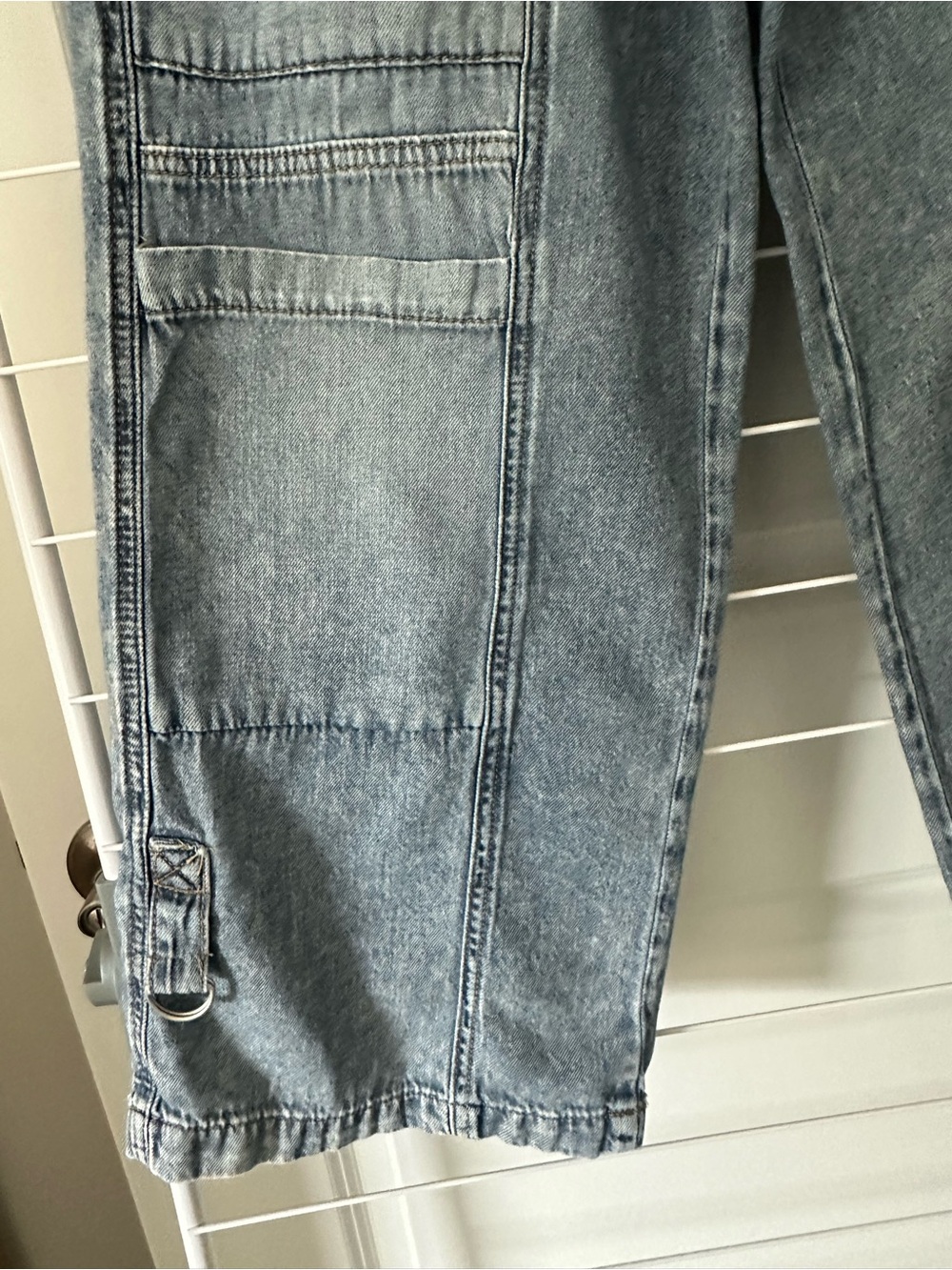 Kensie Relaxed Wide-Leg Cargo Jeans in Faded Blue - Picture 4 of 5